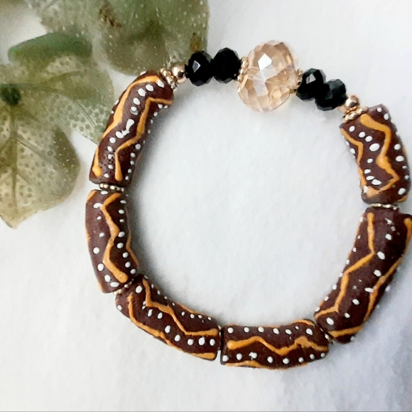 New handmade beaded bracelet made from hand designed beads - Picture 1 of 3